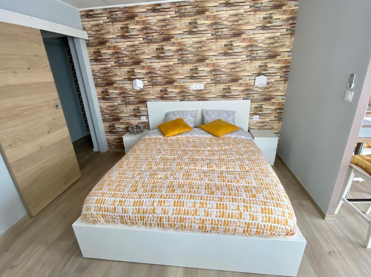Logements équipés à Onnaing avec espace Balneo en OPTION proche Toyota, autoroute et Valenciennes Esterno foto
