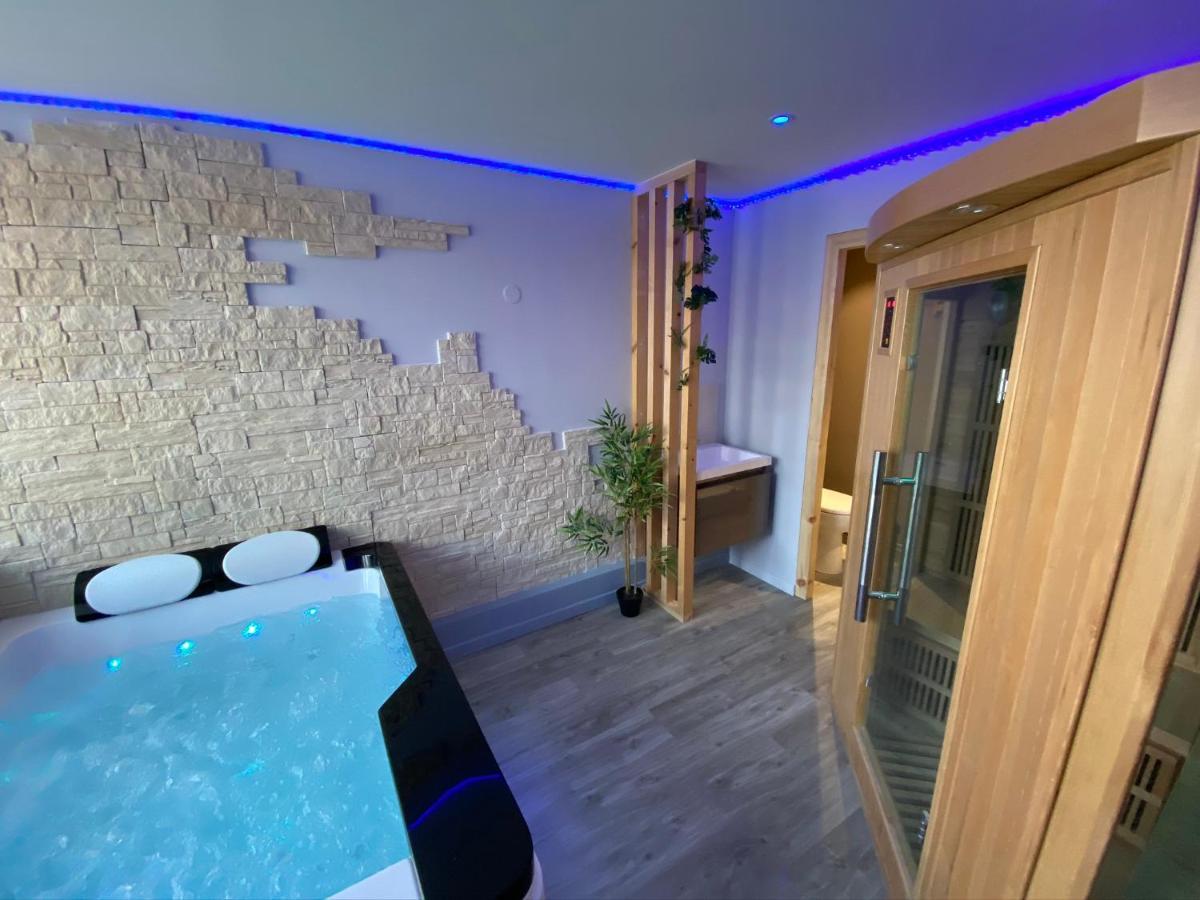 Logements équipés à Onnaing avec espace Balneo en OPTION proche Toyota, autoroute et Valenciennes Esterno foto