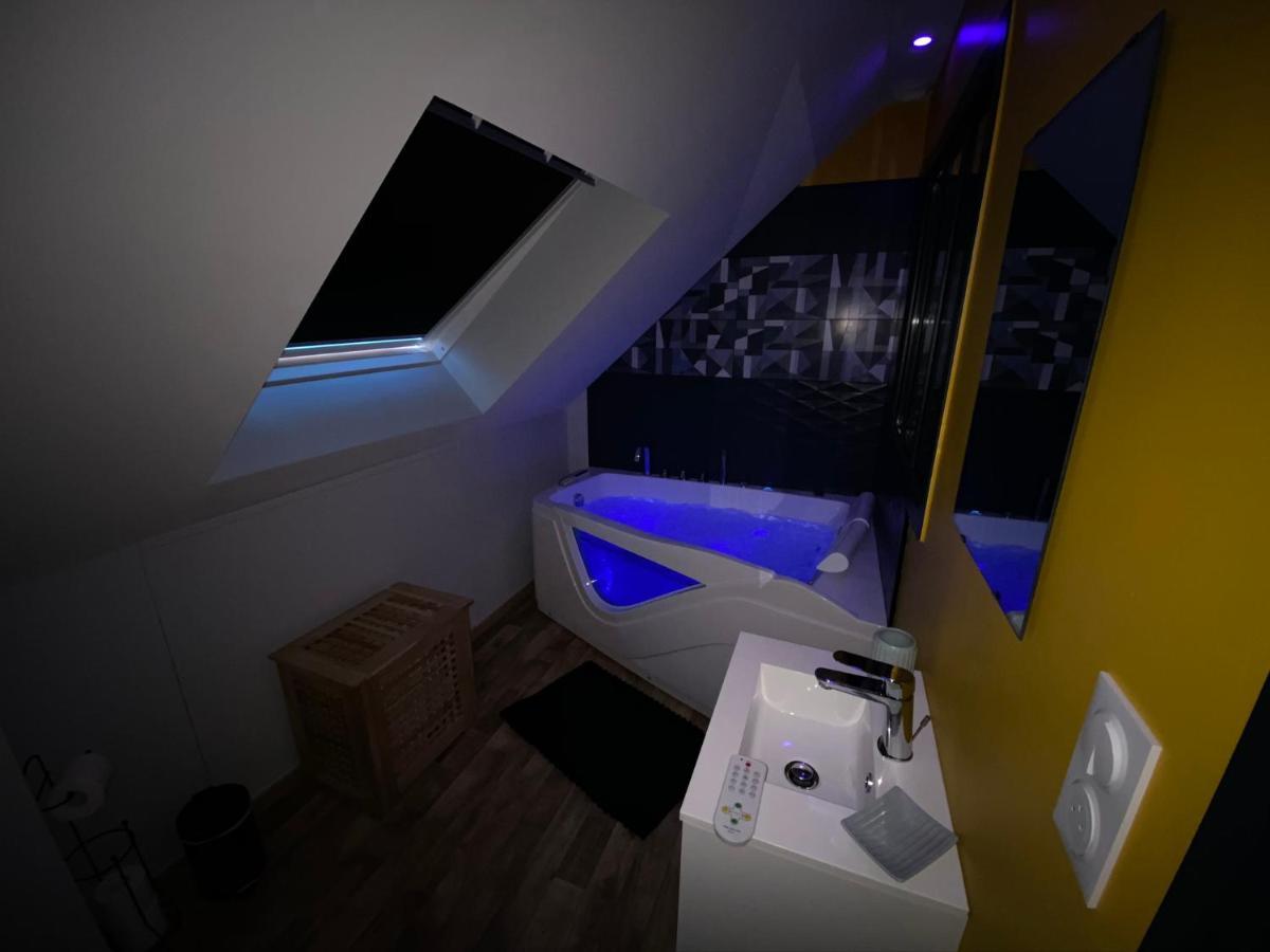 Logements équipés à Onnaing avec espace Balneo en OPTION proche Toyota, autoroute et Valenciennes Esterno foto